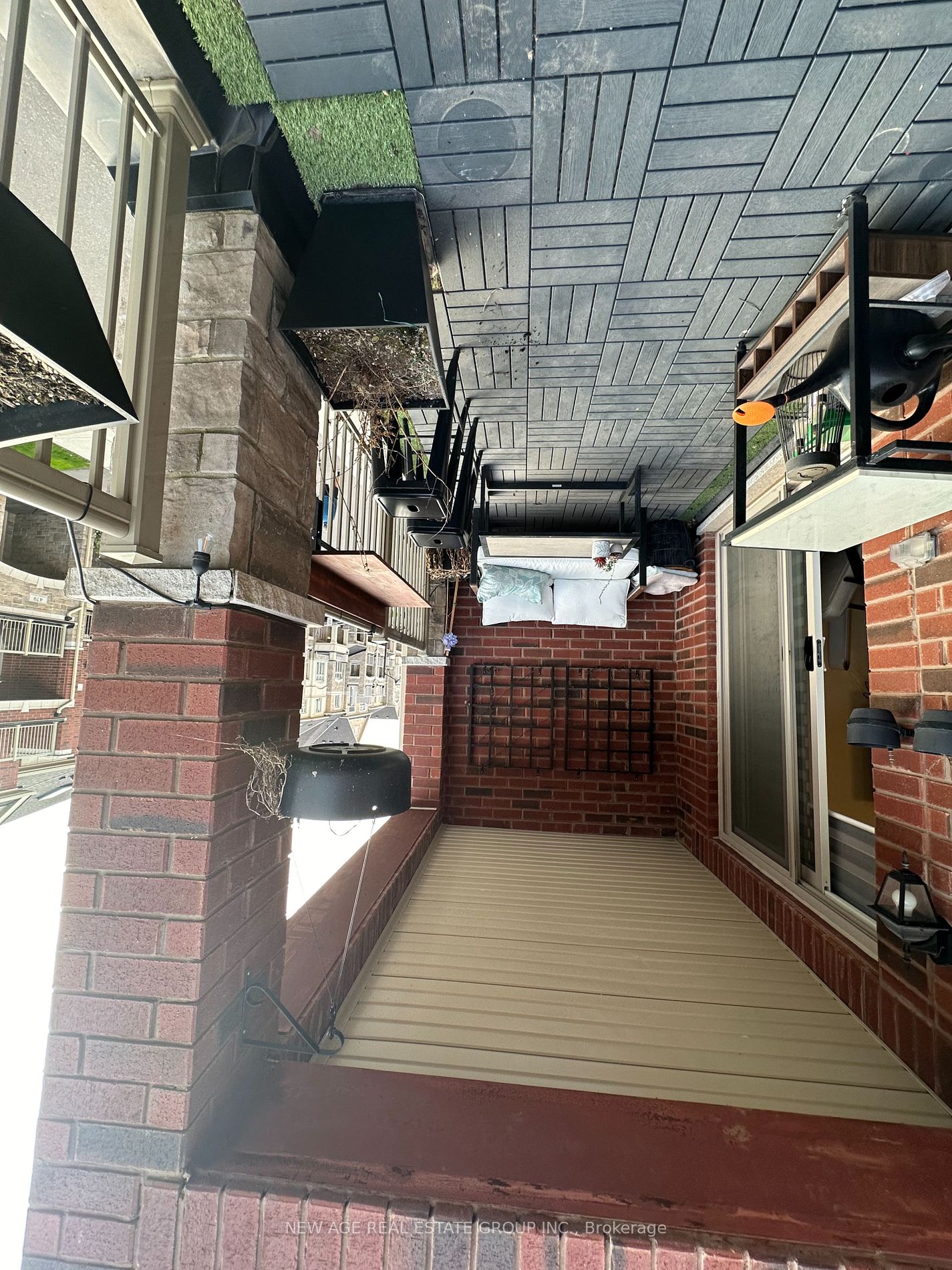 517 Dundas Street E