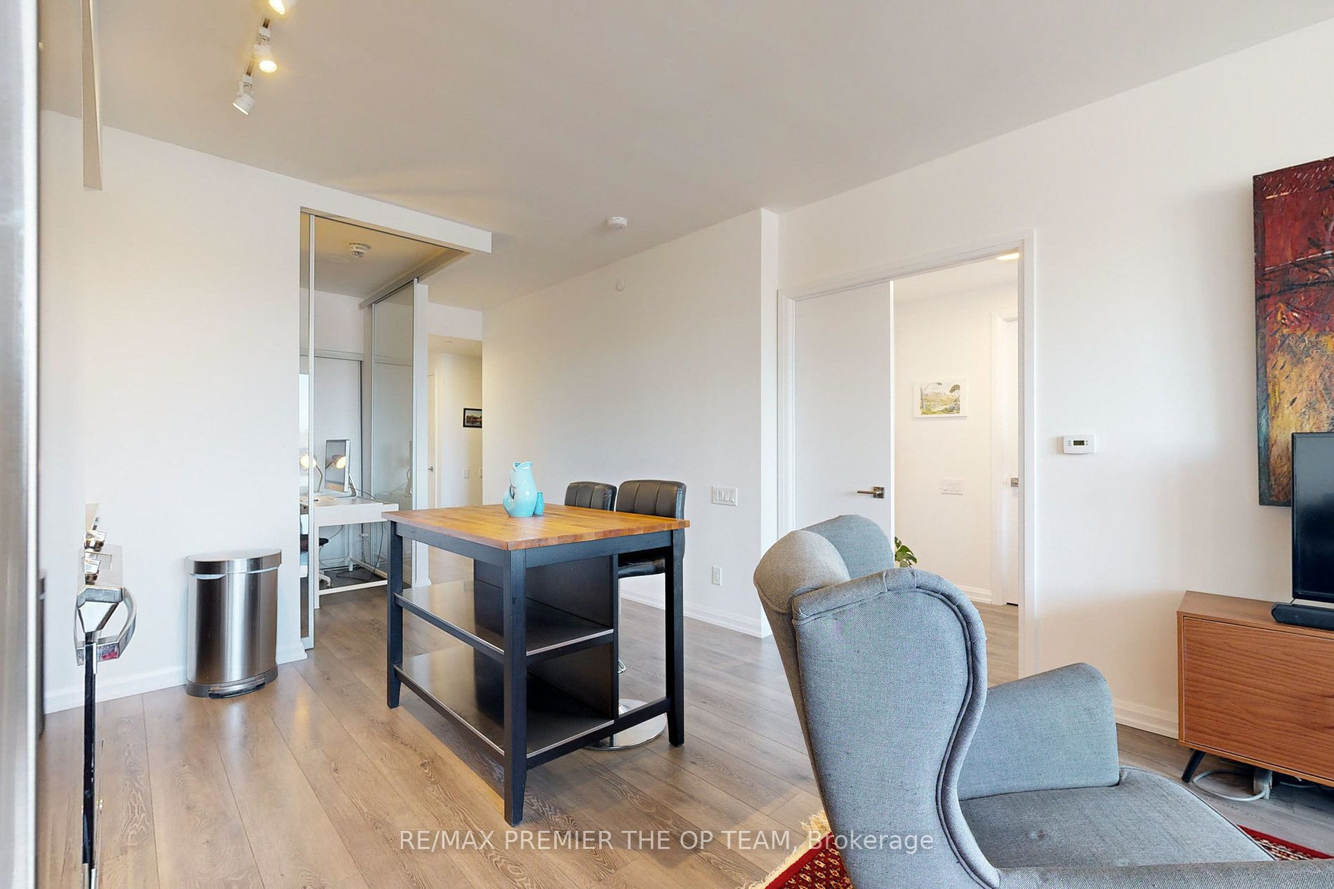 4208 Dundas Street W #414