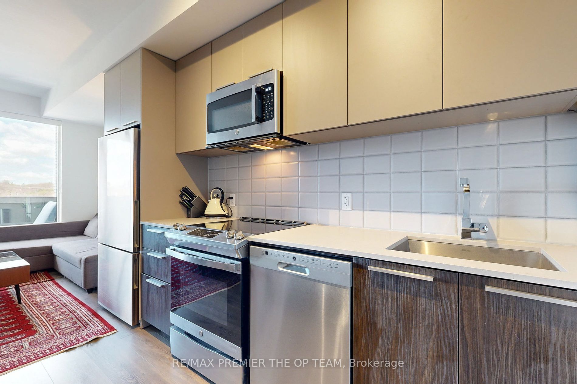 4208 Dundas Street W #414