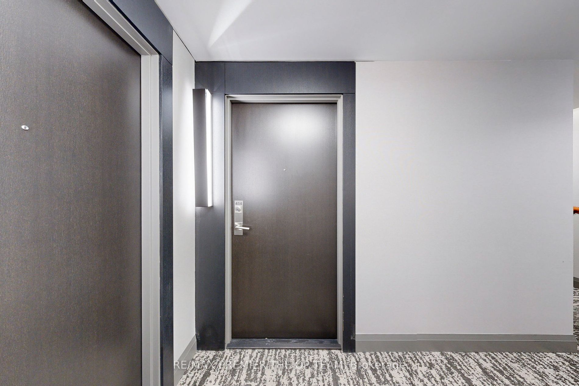 4208 Dundas Street W #414