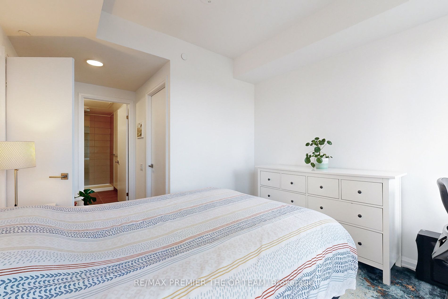 4208 Dundas Street W #414