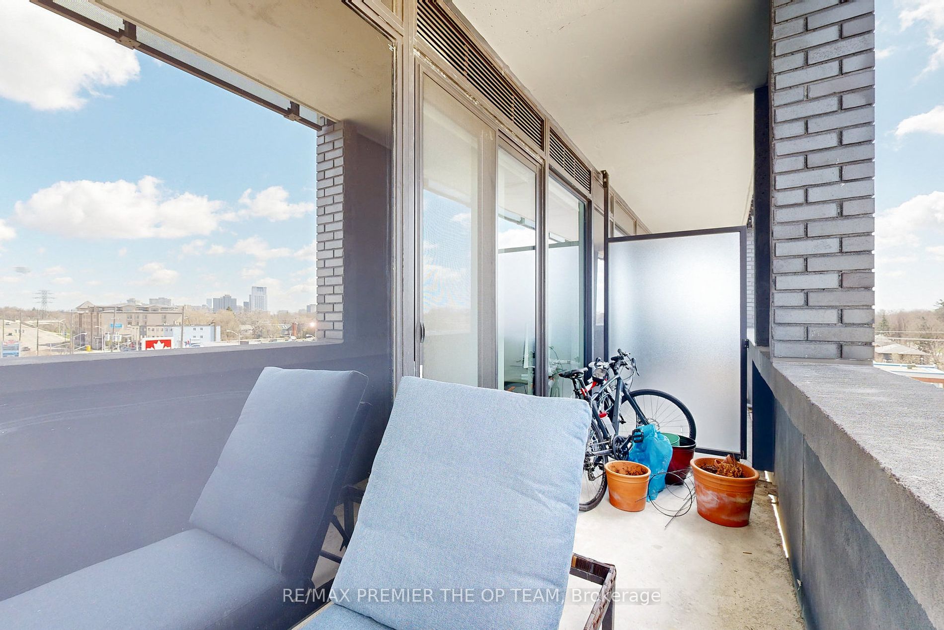 4208 Dundas Street W #414