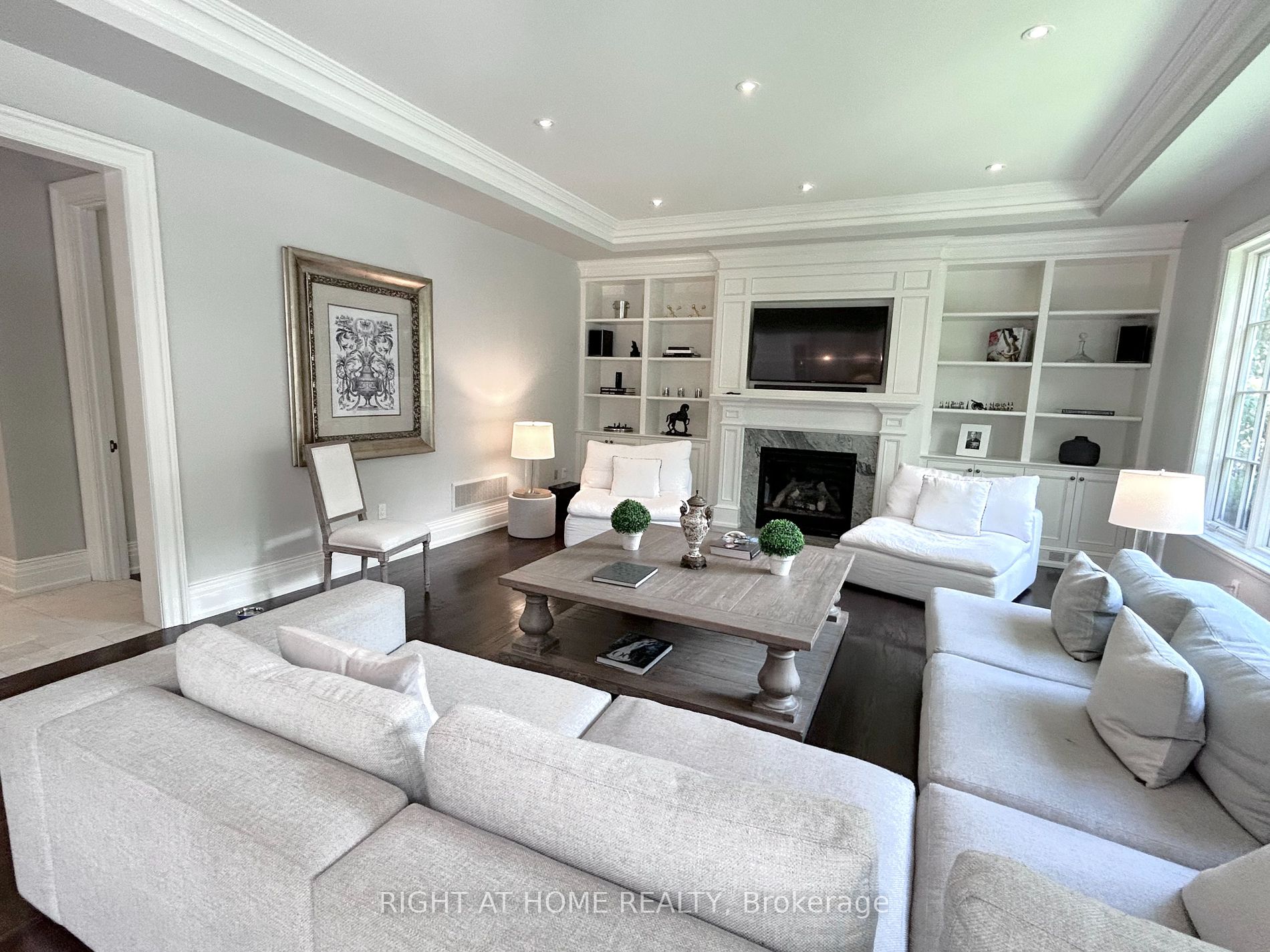 398 Lakeshore Rd W