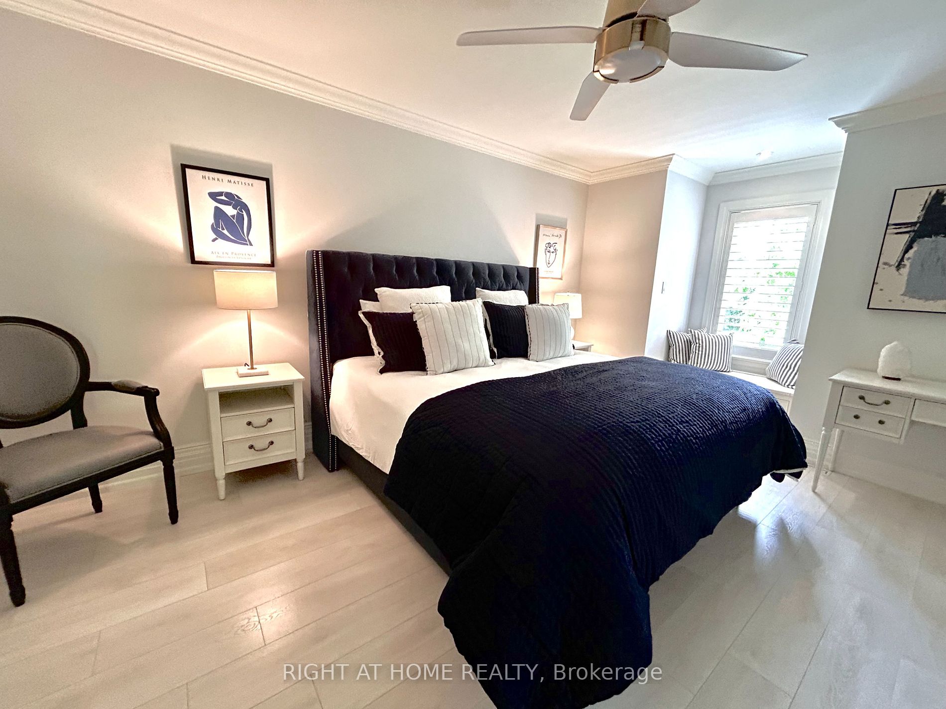 398 Lakeshore Rd W