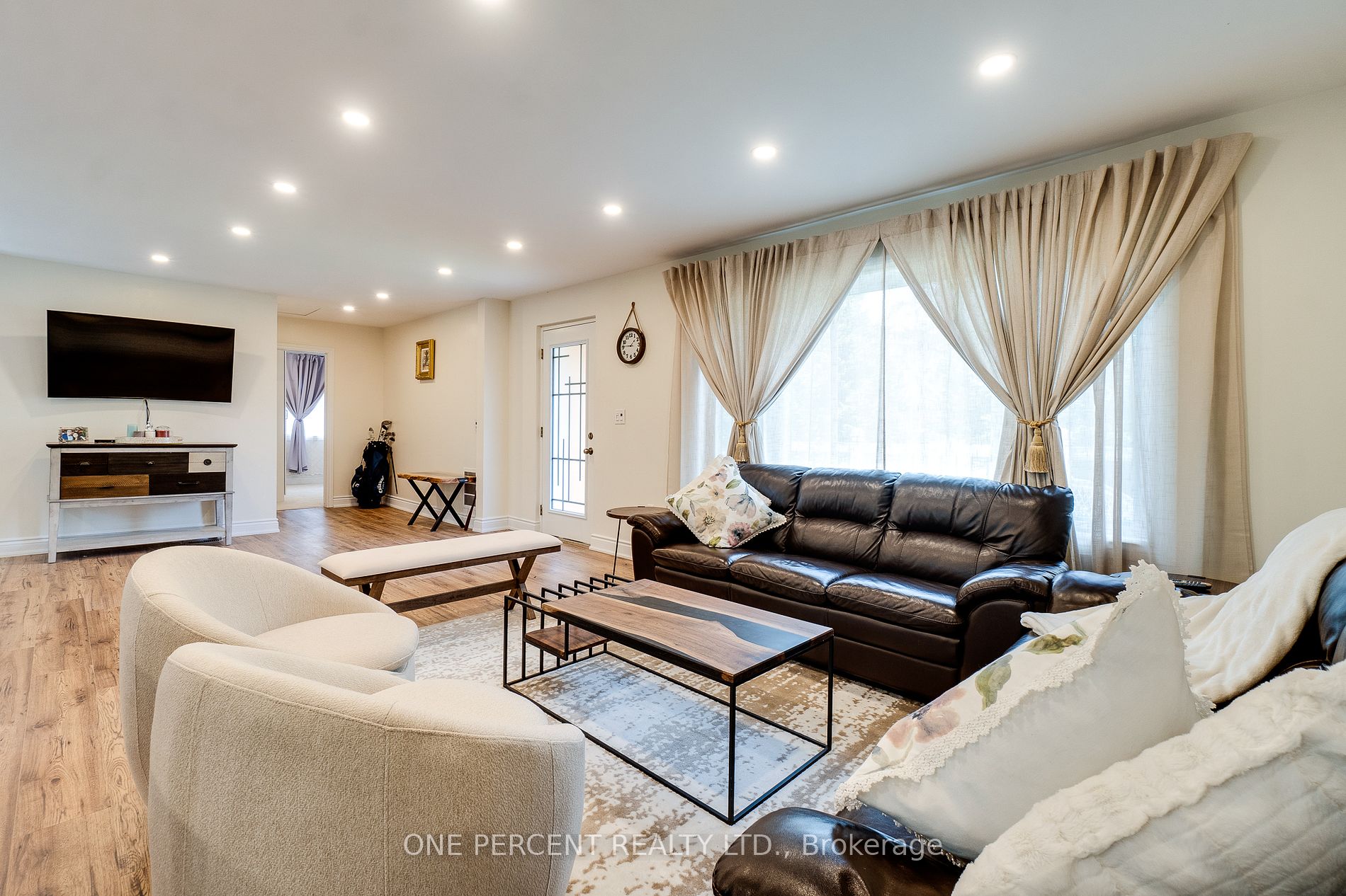 208 Glen Oak Dr