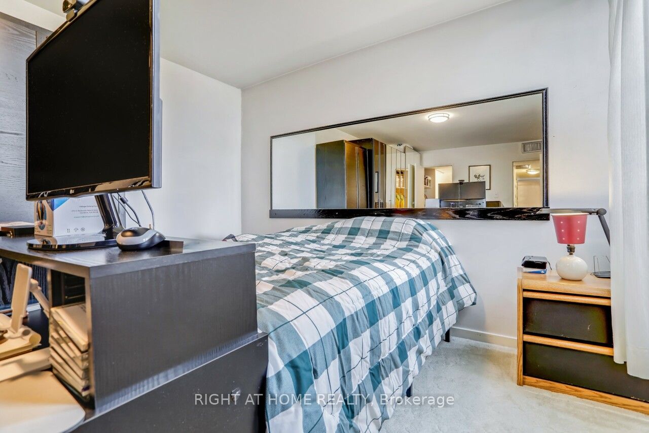 2323 Confederation Parkway #807