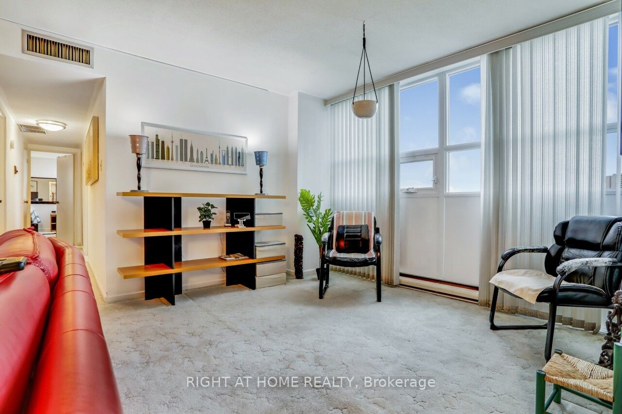 2323 Confederation Parkway #807