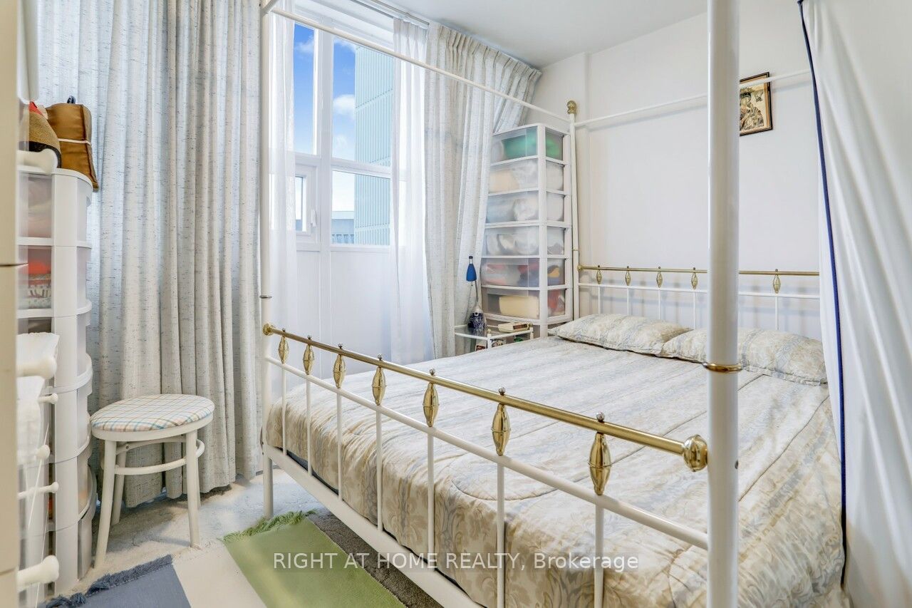 2323 Confederation Parkway #807