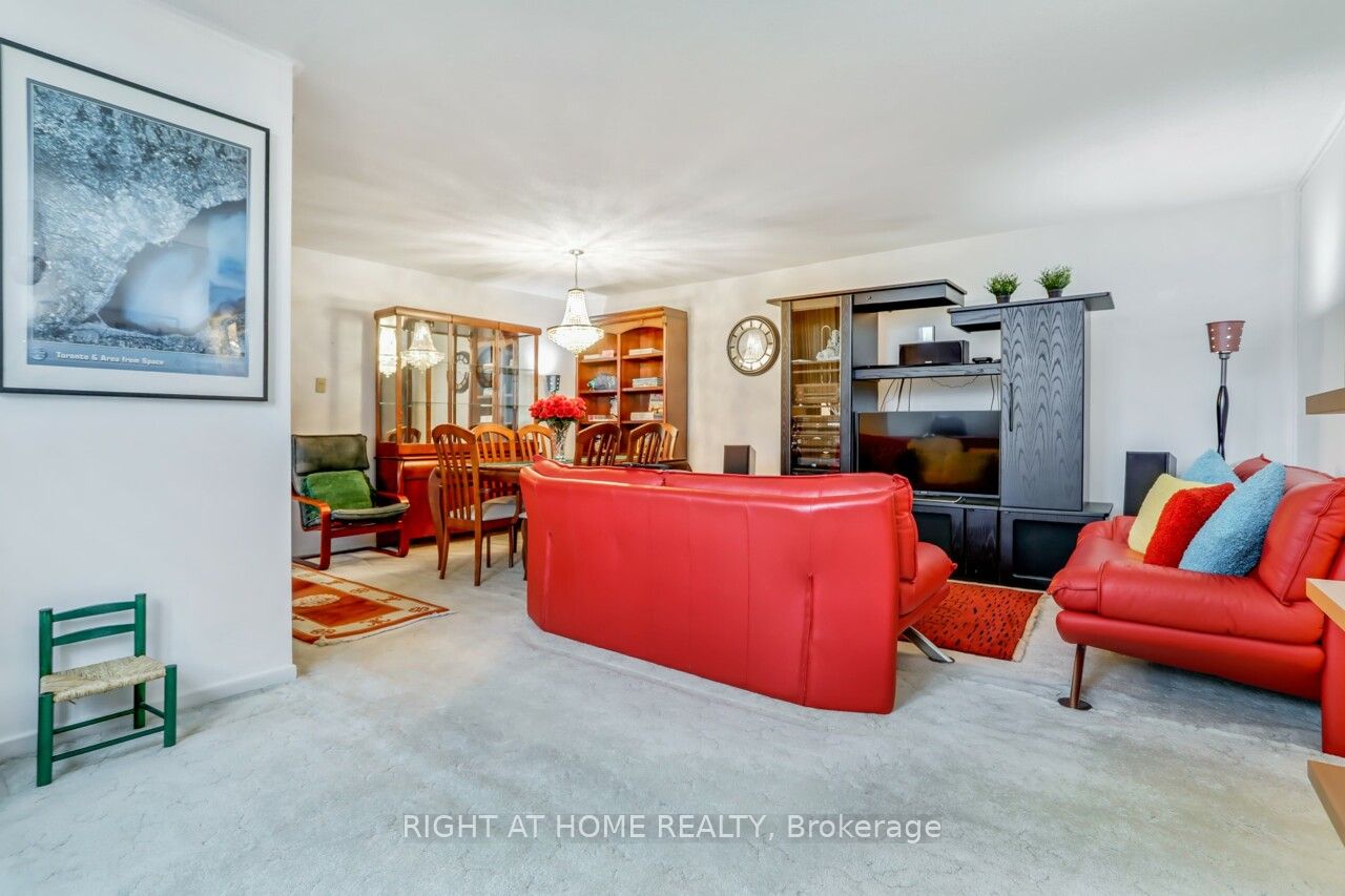2323 Confederation Parkway #807