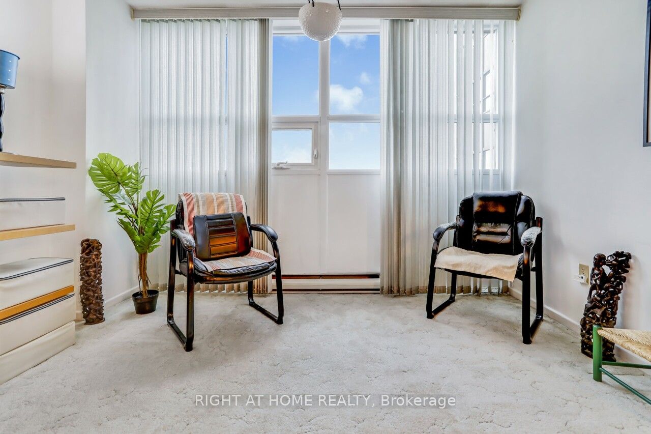 2323 Confederation Parkway #807