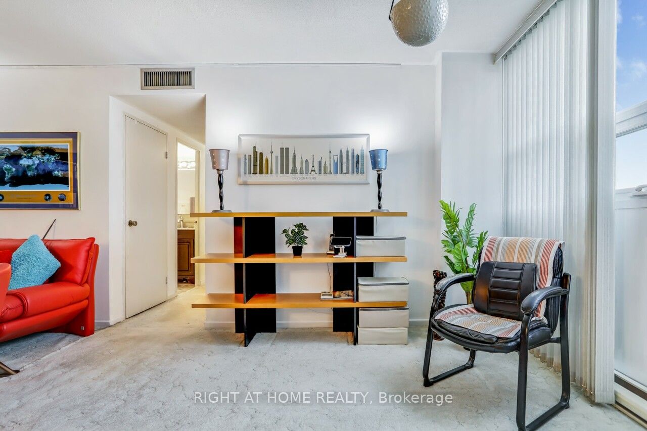 2323 Confederation Parkway #807
