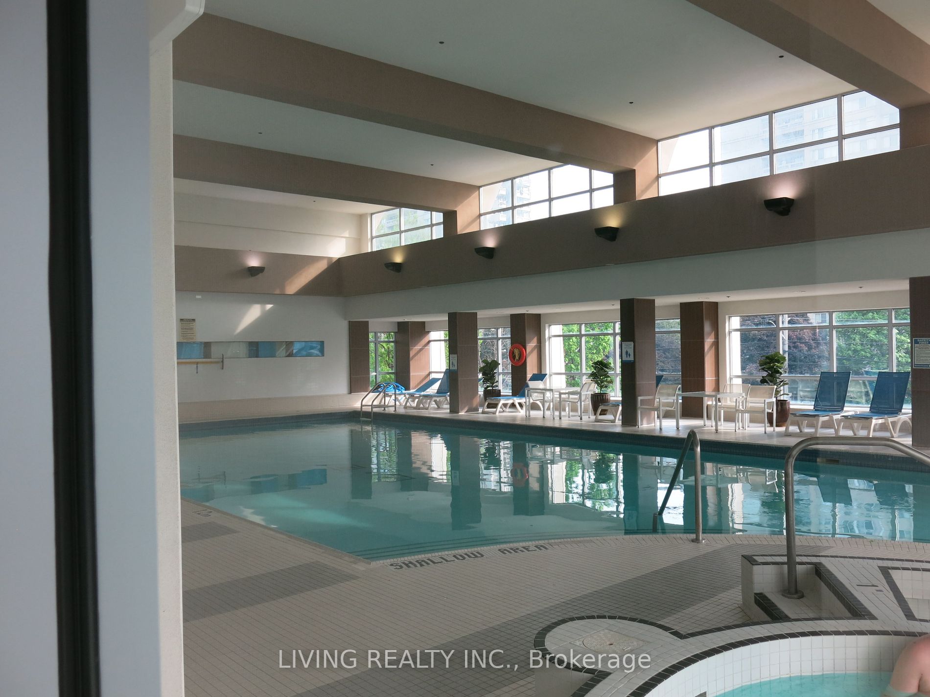 33 Elm Drive W #2806