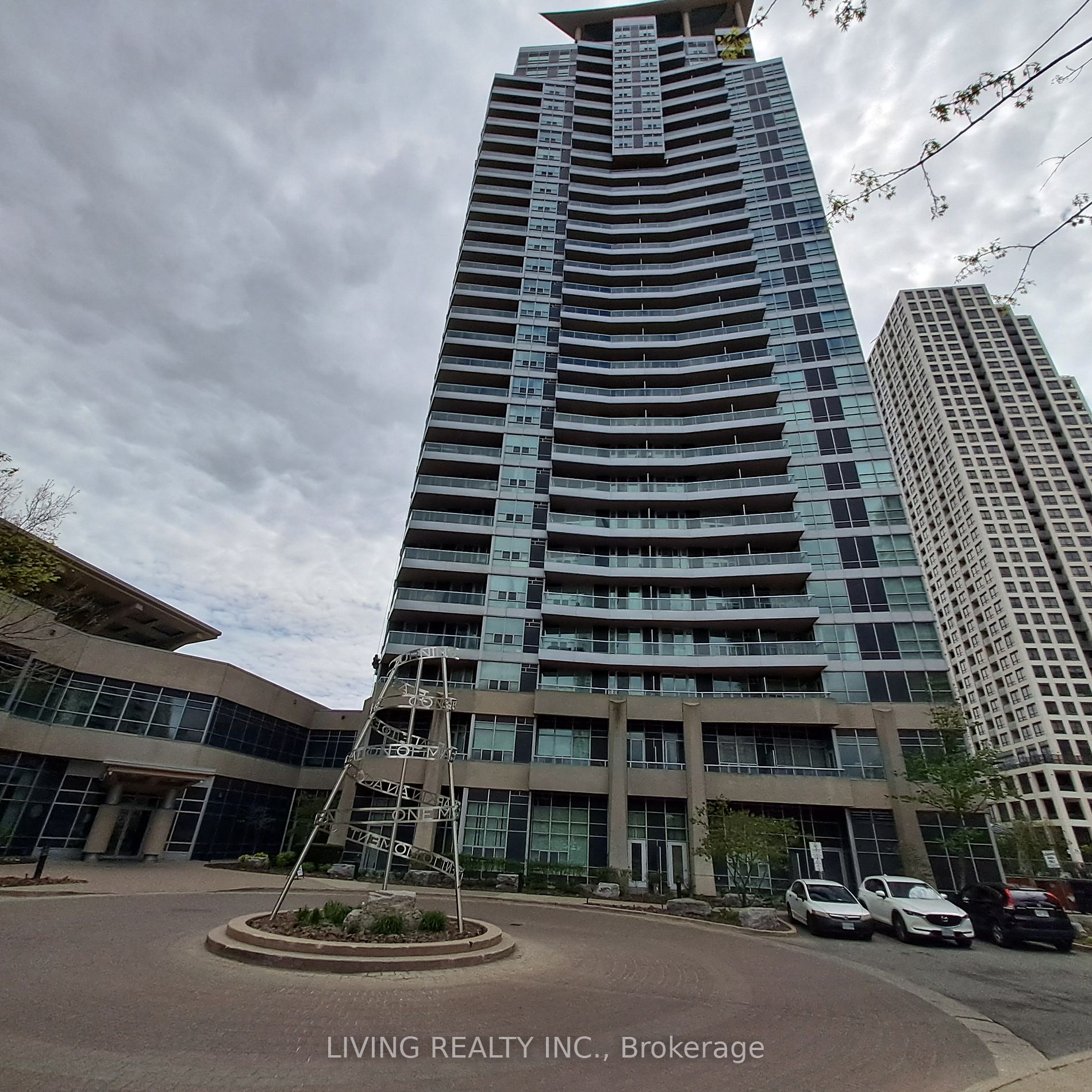 33 Elm Drive W #2806