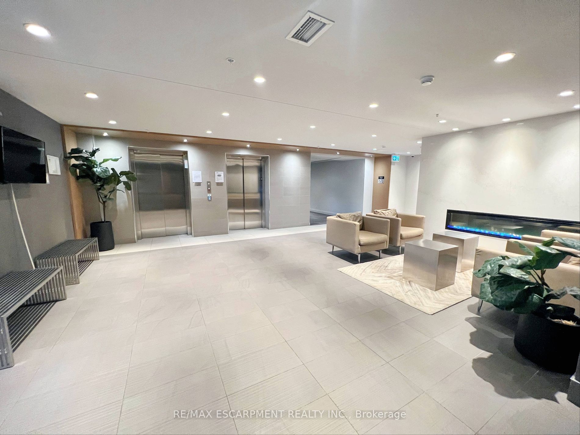 1105 Leger Way E, #527