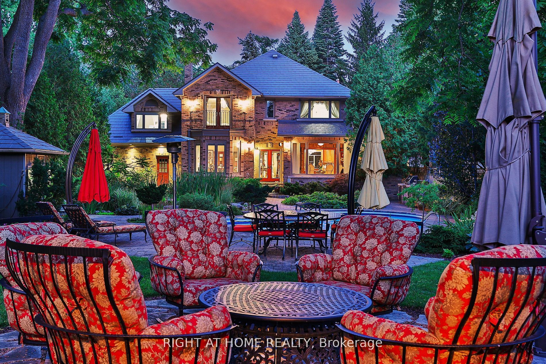 375 Lakeshore Road W