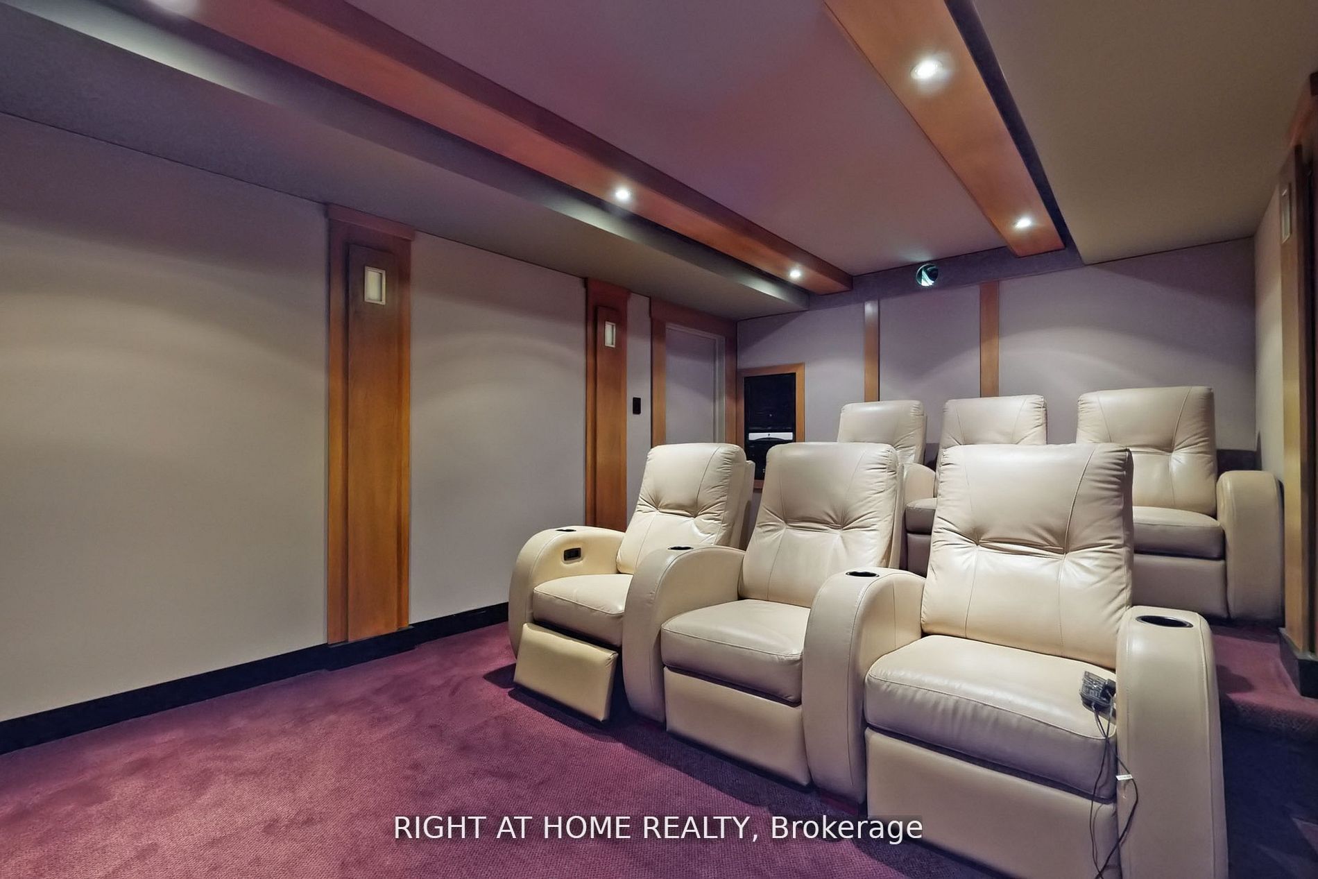 375 Lakeshore Road W