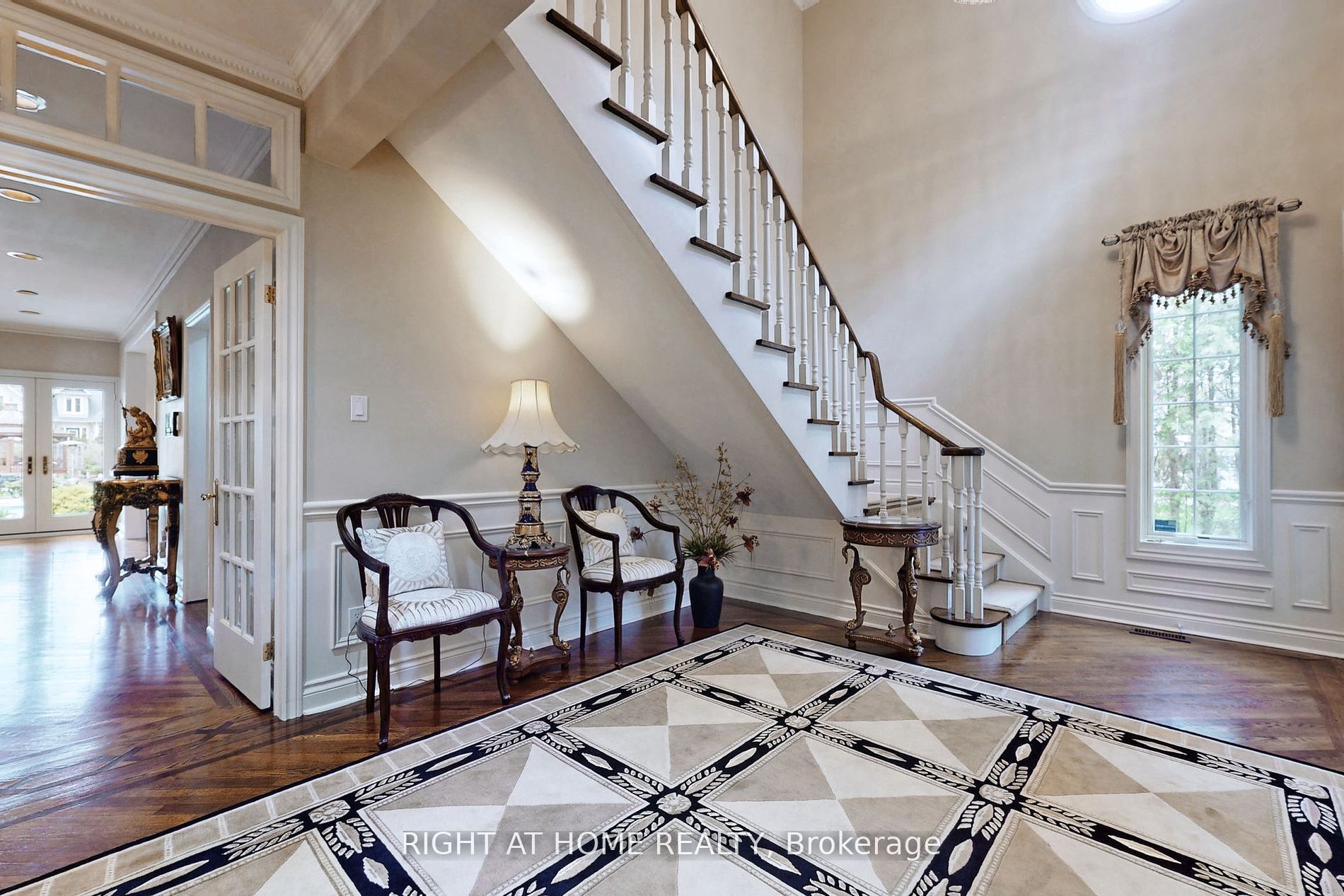 375 Lakeshore Road W
