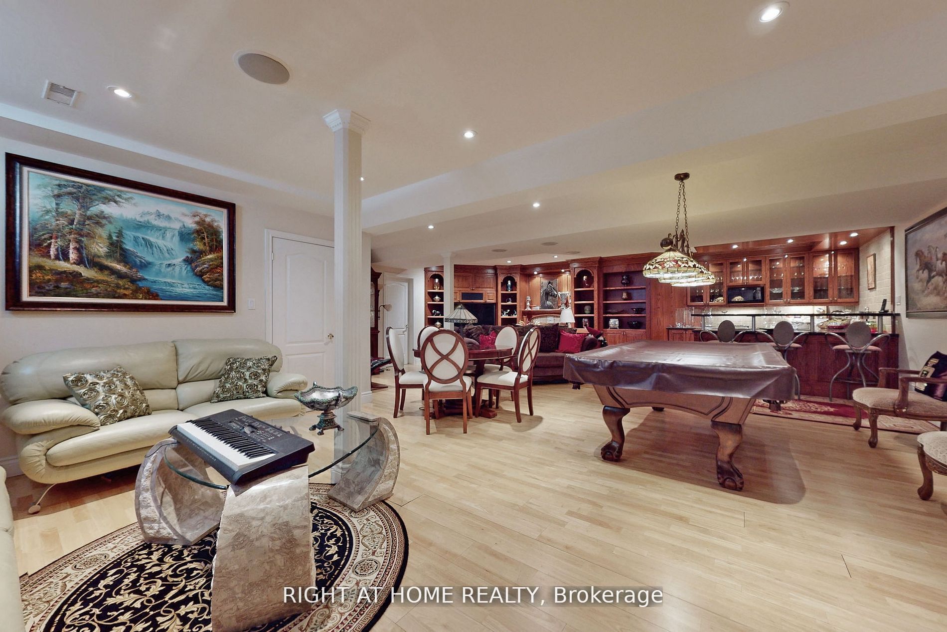 375 Lakeshore Road W