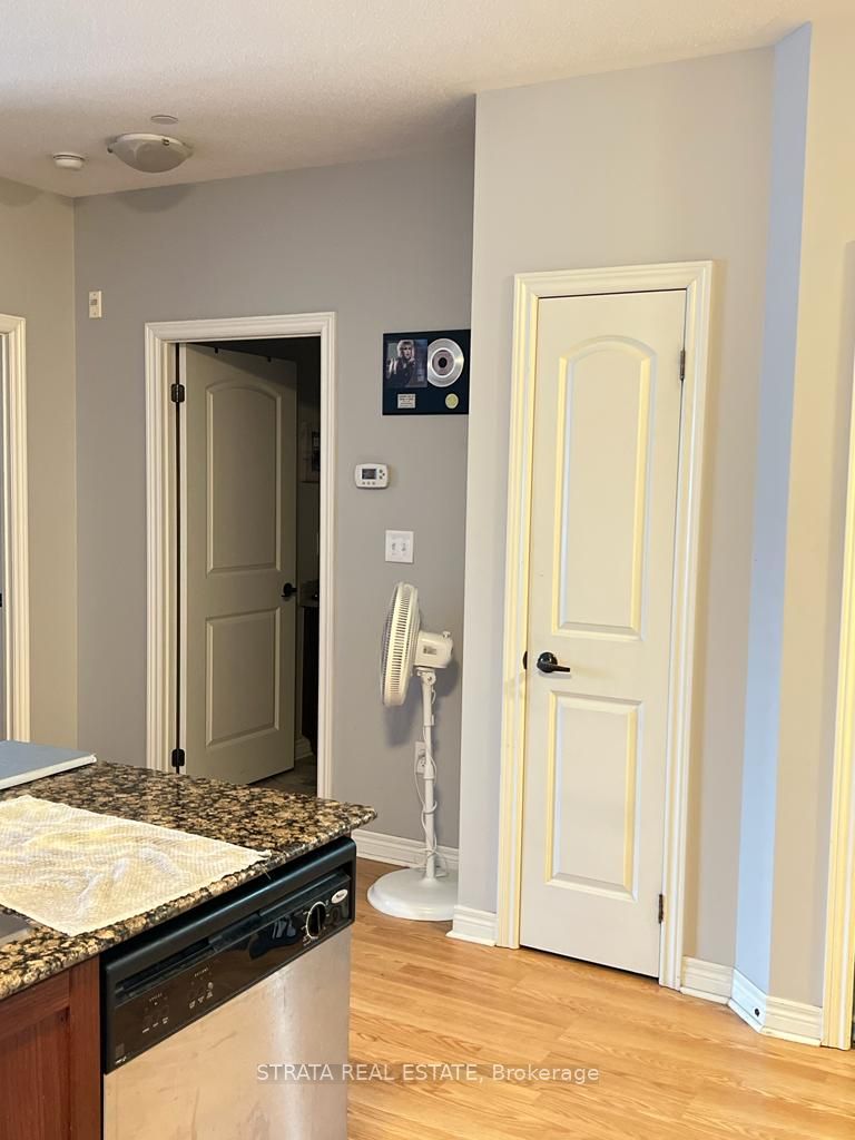 383 Main Street E, #427