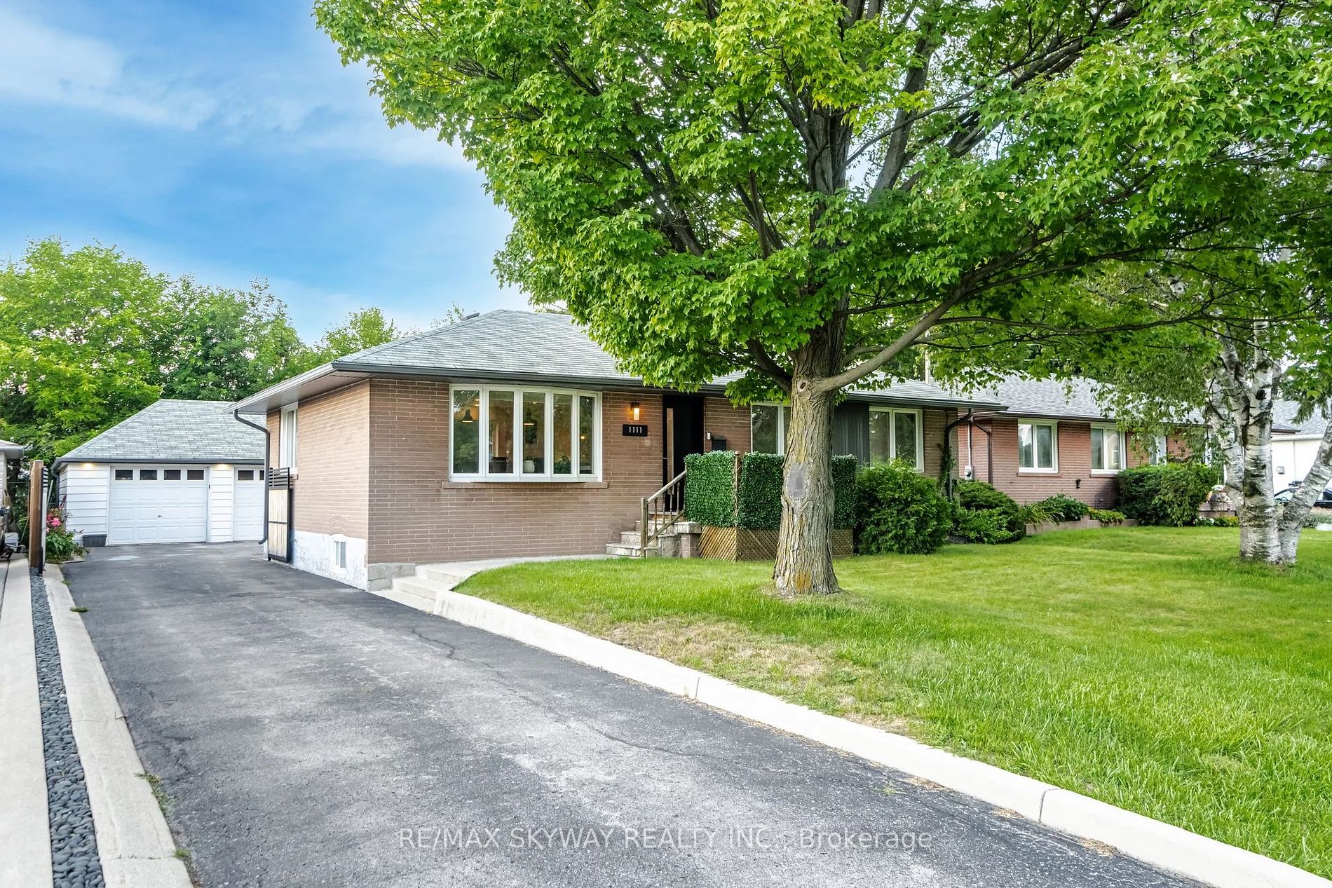1111 Pinegrove Rd