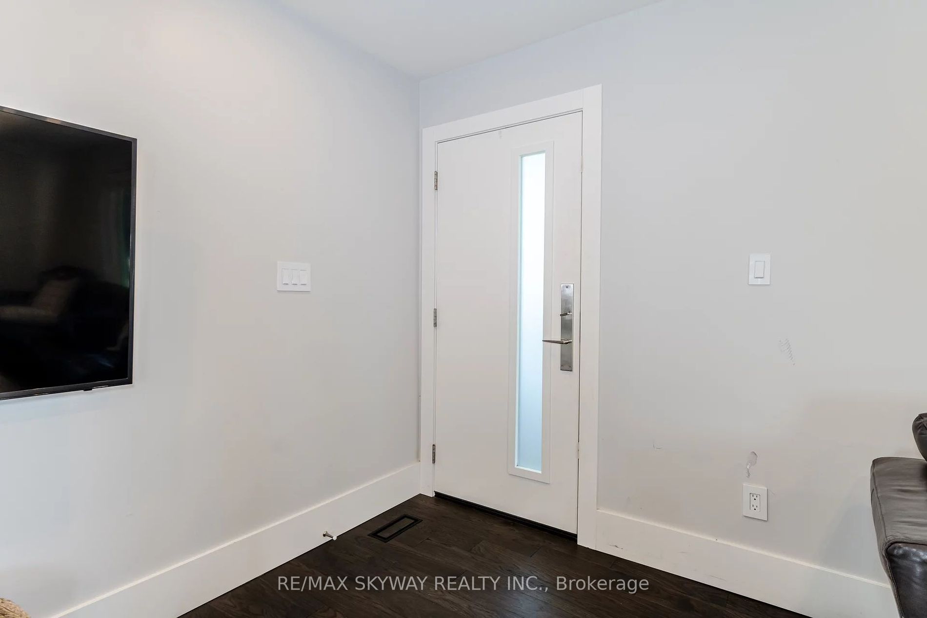 1111 Pinegrove Rd