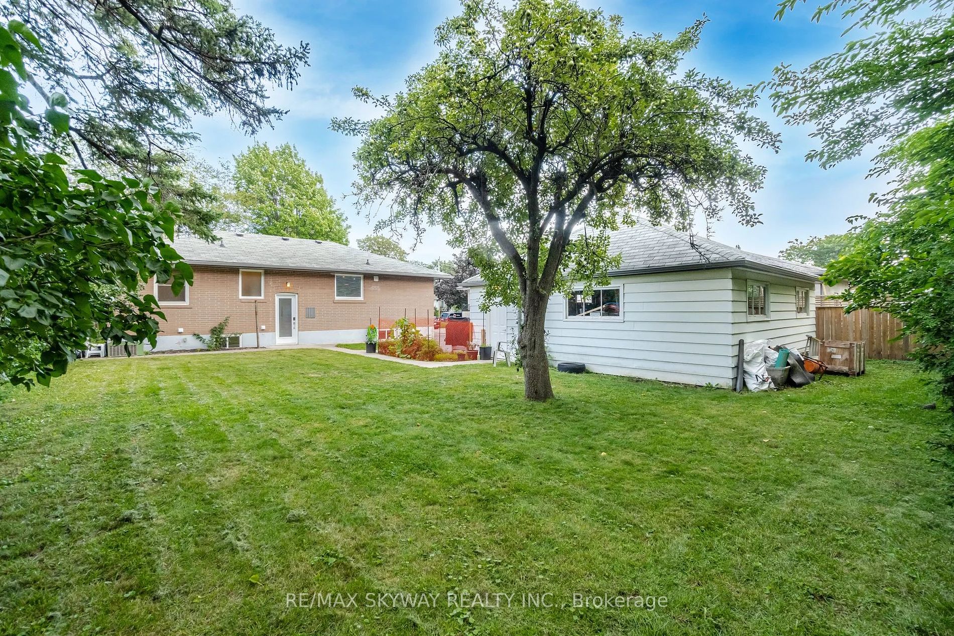 1111 Pinegrove Rd