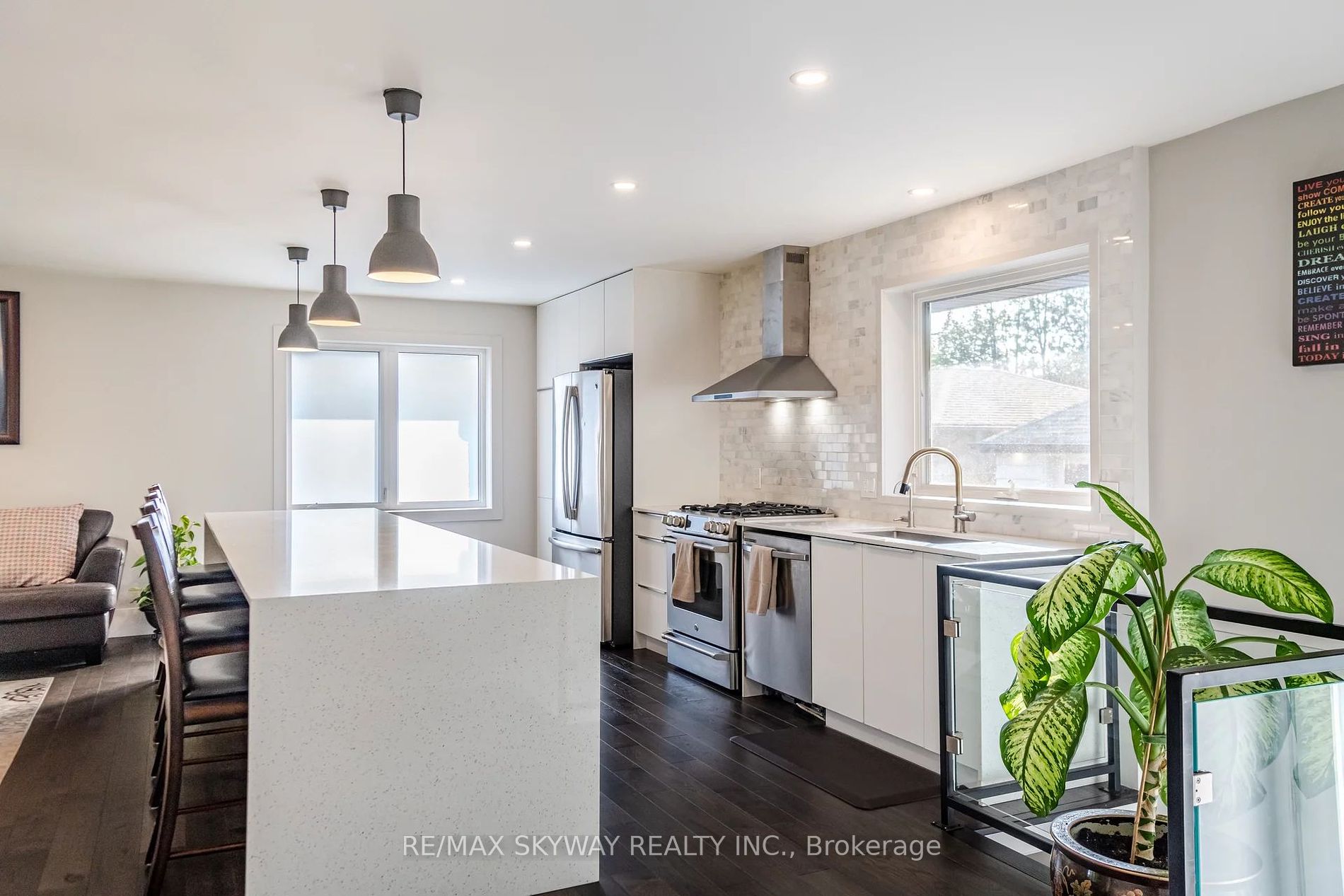 1111 Pinegrove Rd