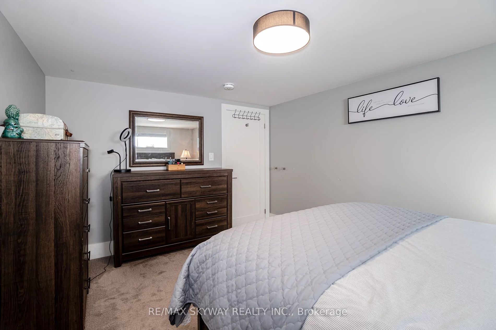 1111 Pinegrove Rd
