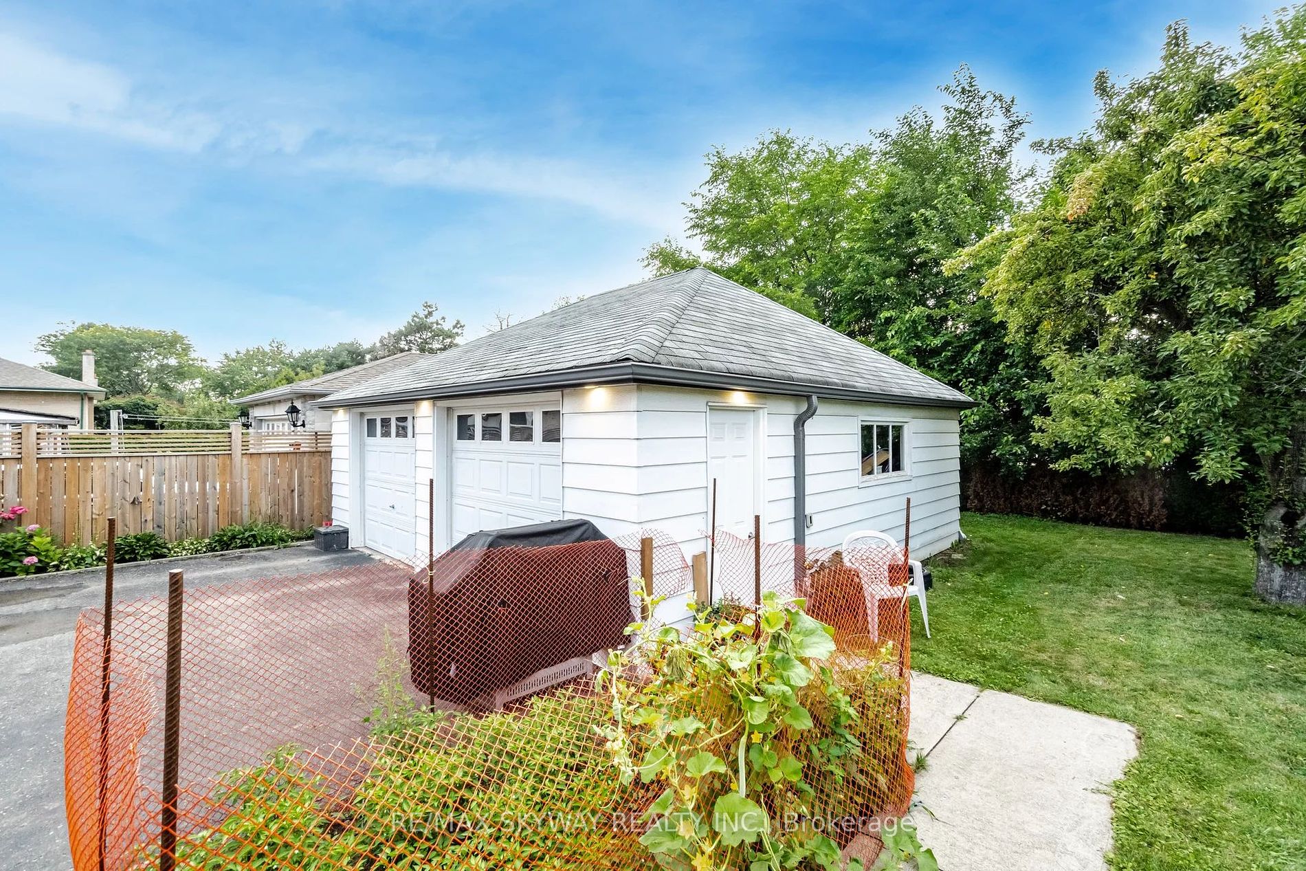 1111 Pinegrove Rd
