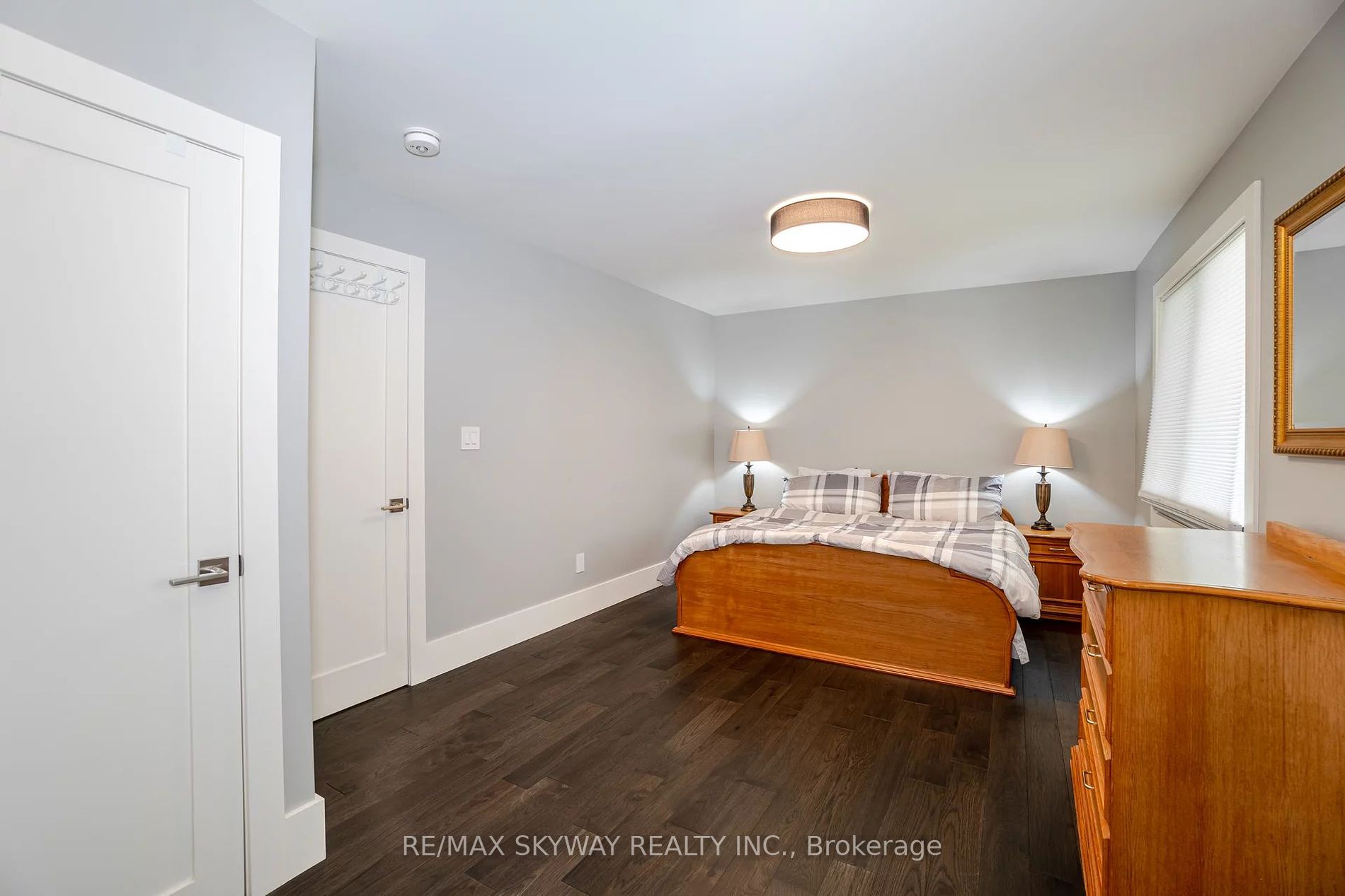 1111 Pinegrove Rd