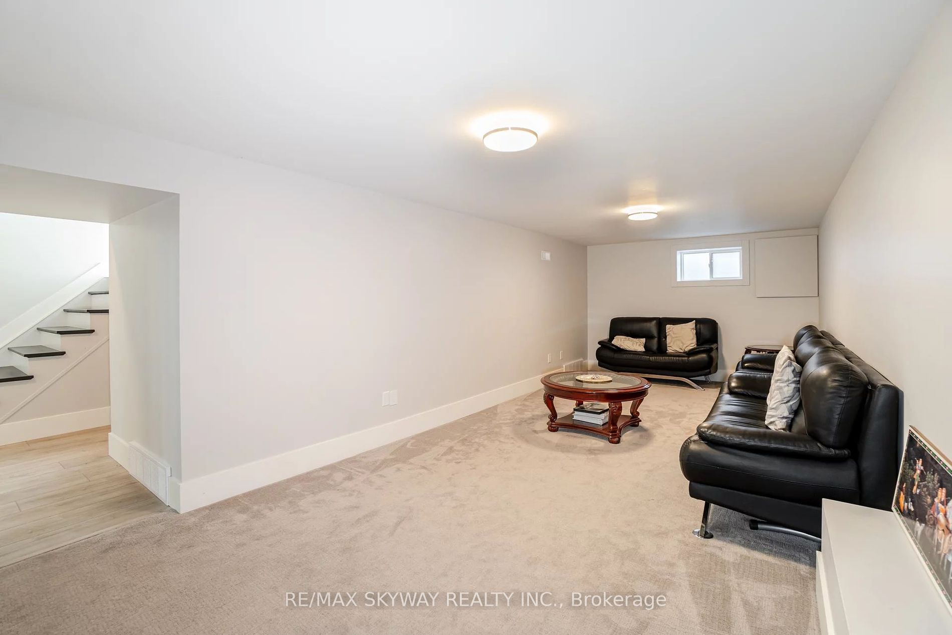 1111 Pinegrove Rd