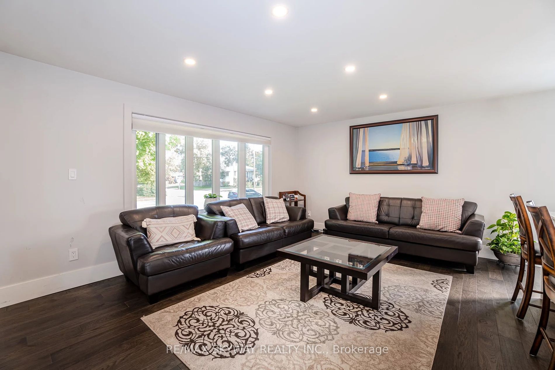 1111 Pinegrove Rd