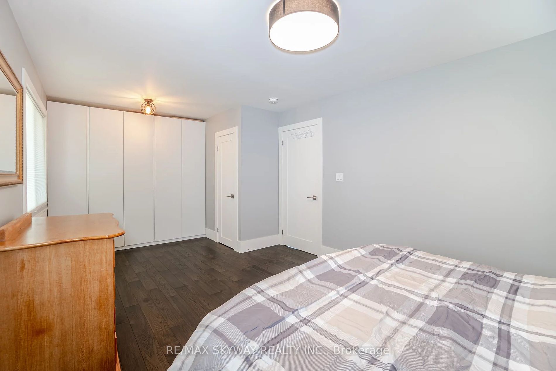 1111 Pinegrove Rd