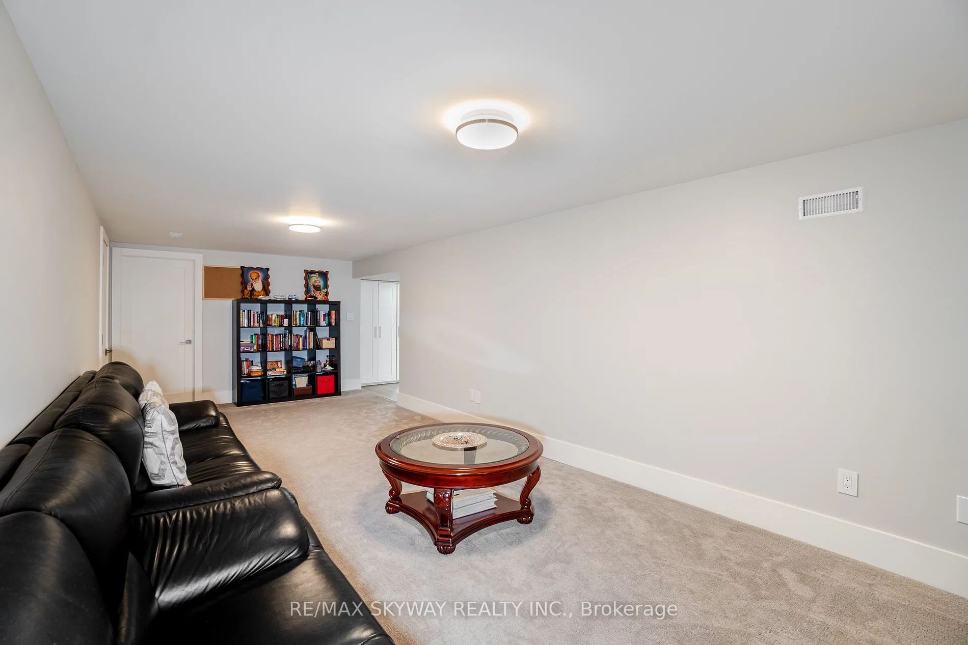 1111 Pinegrove Rd