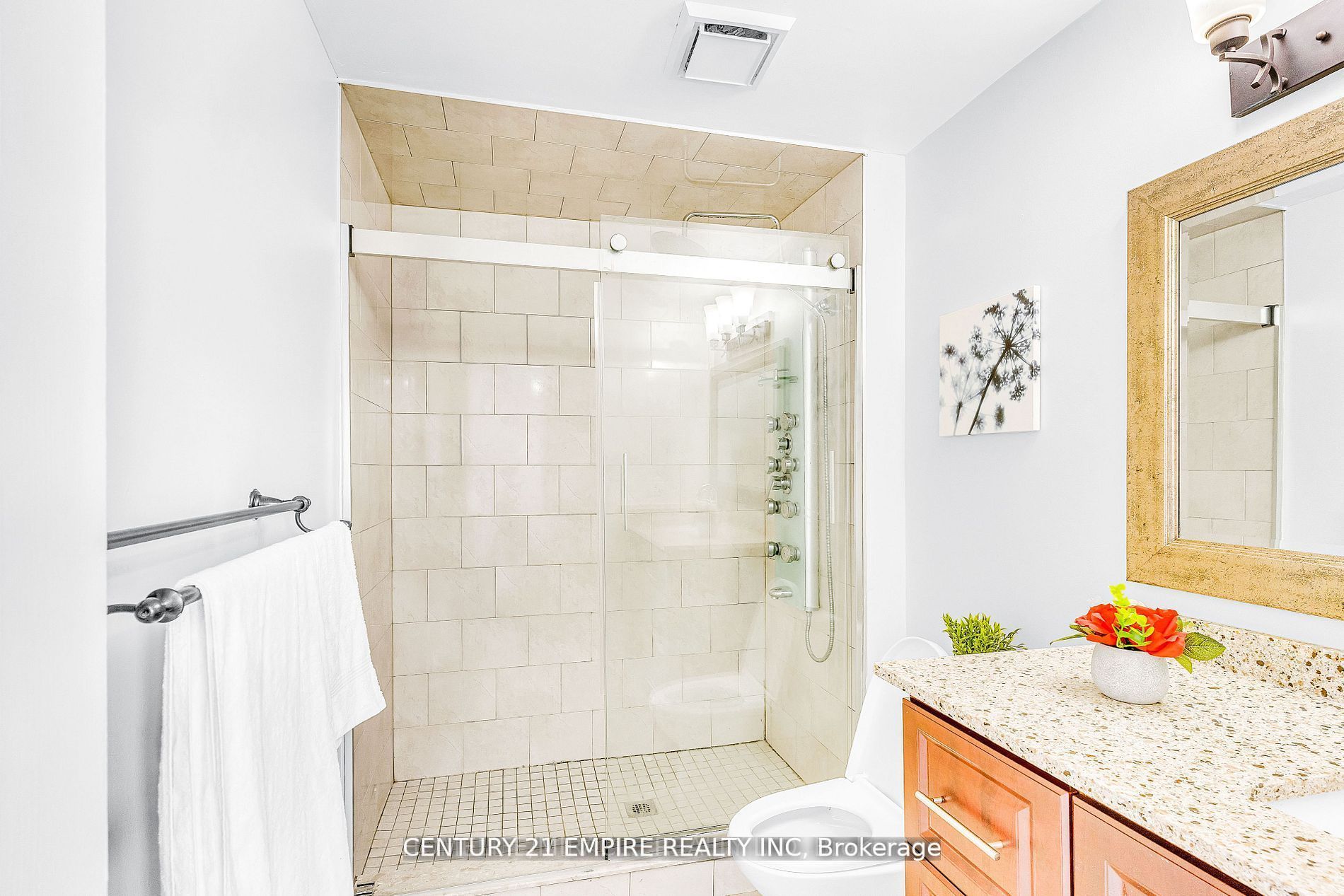 87 Sandmere Ave