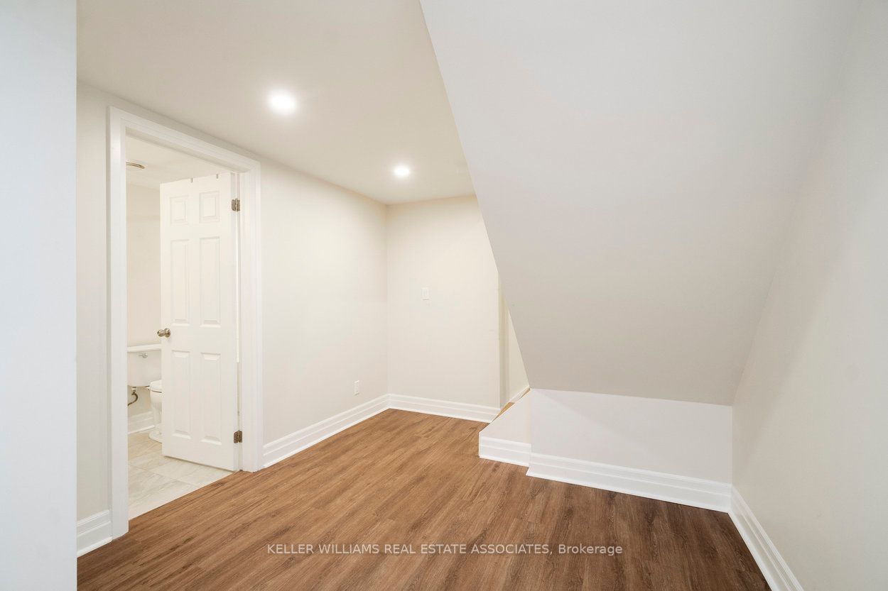 10 Joseph St