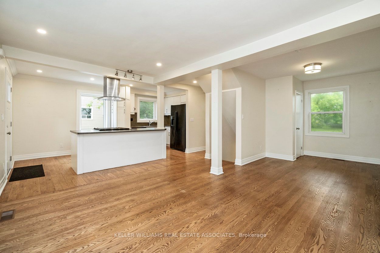 10 Joseph St