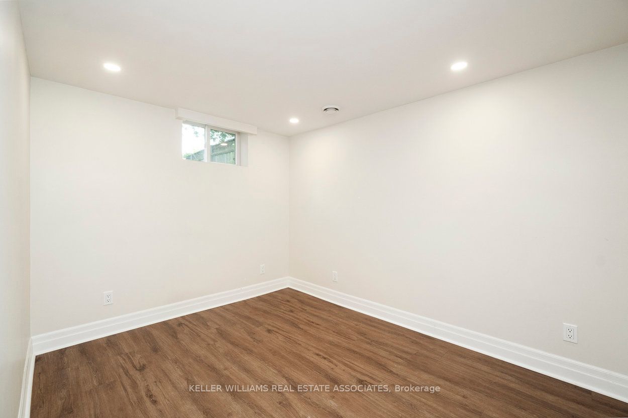 10 Joseph St