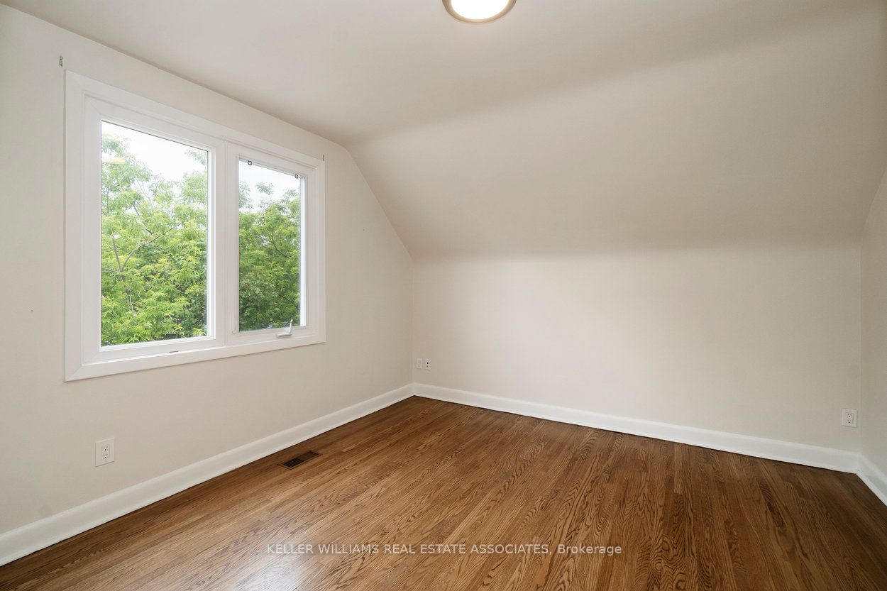 10 Joseph St