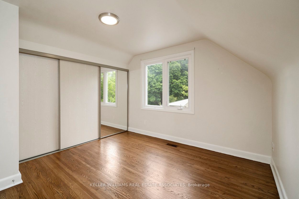 10 Joseph St