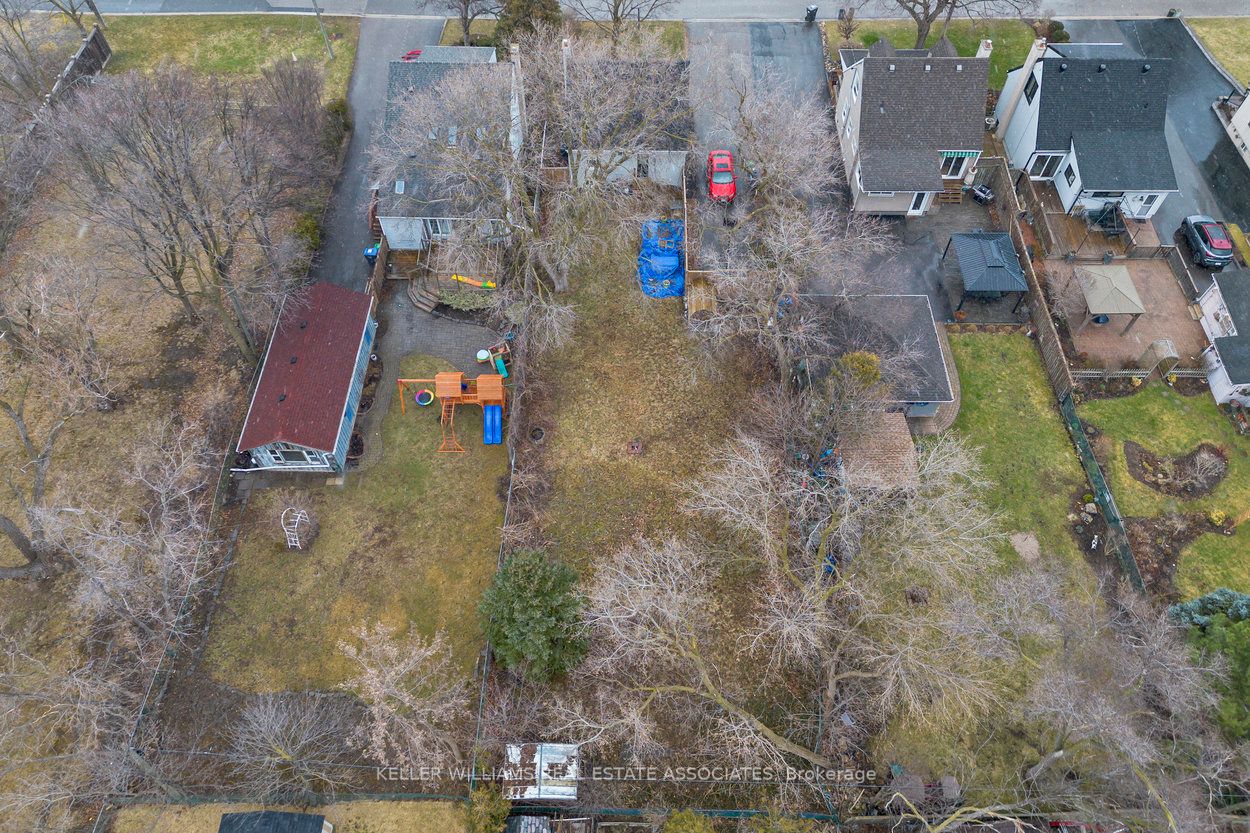 10 Joseph St