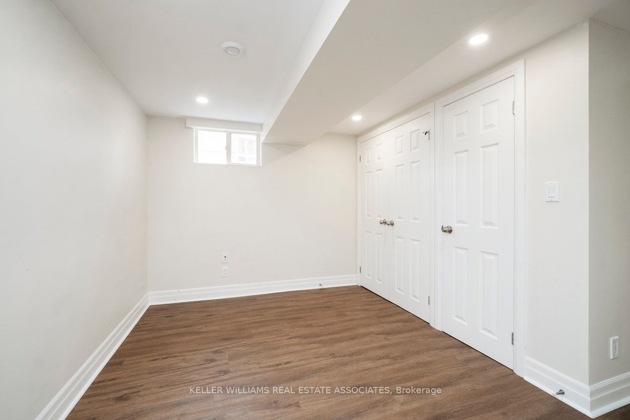 10 Joseph St