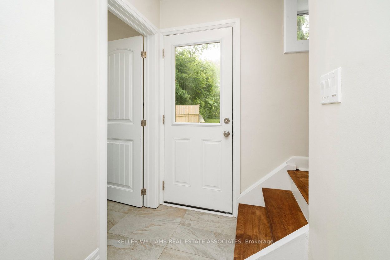 10 Joseph St
