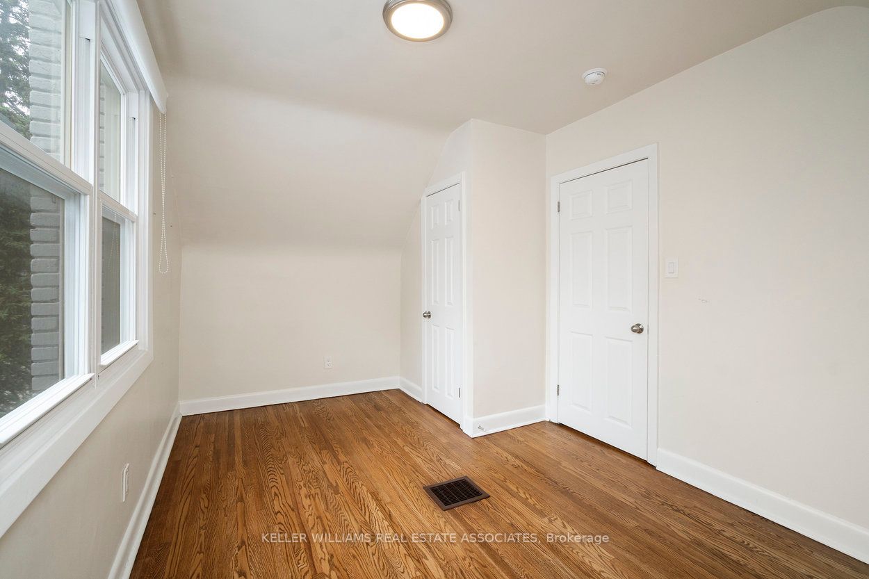 10 Joseph St