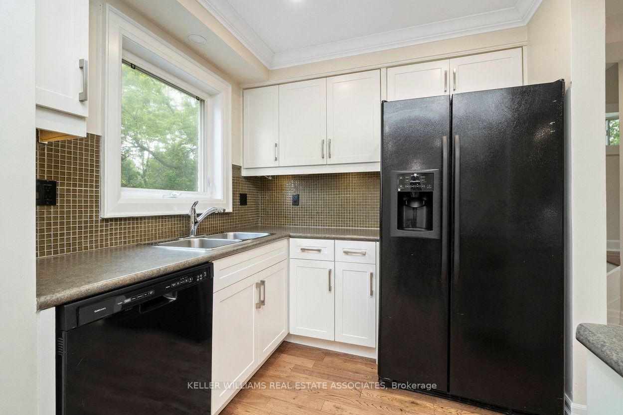 10 Joseph St