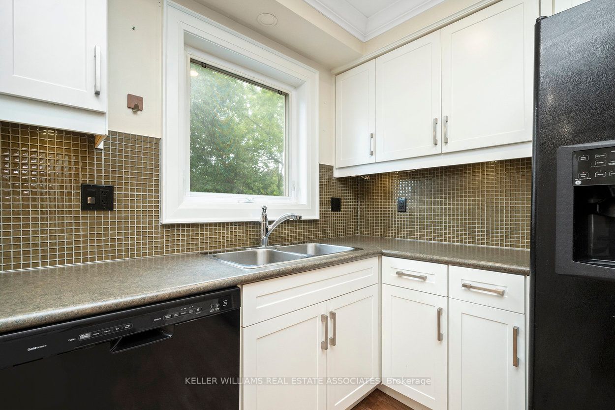 10 Joseph St