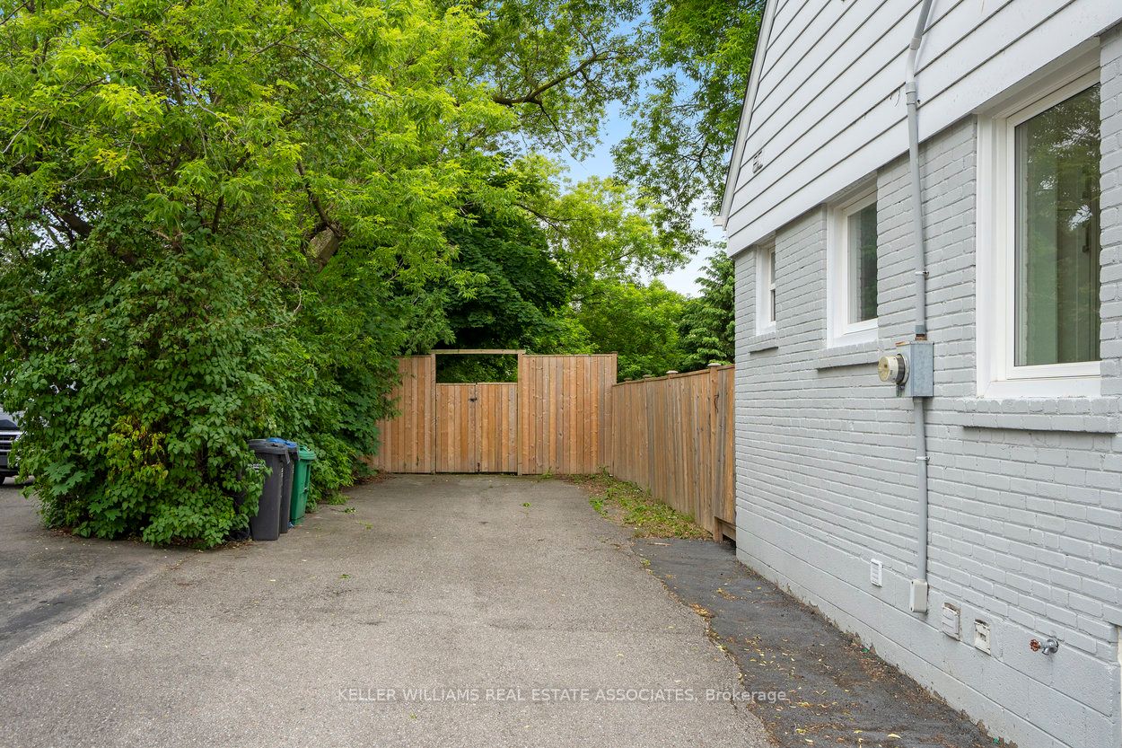 10 Joseph St