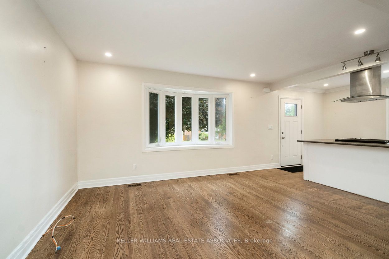 10 Joseph St