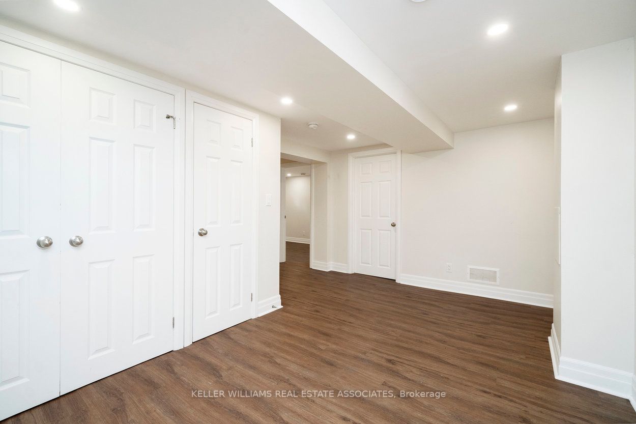 10 Joseph St