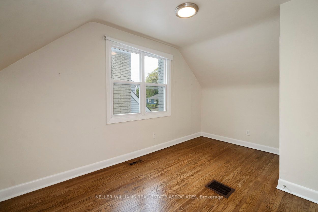 10 Joseph St